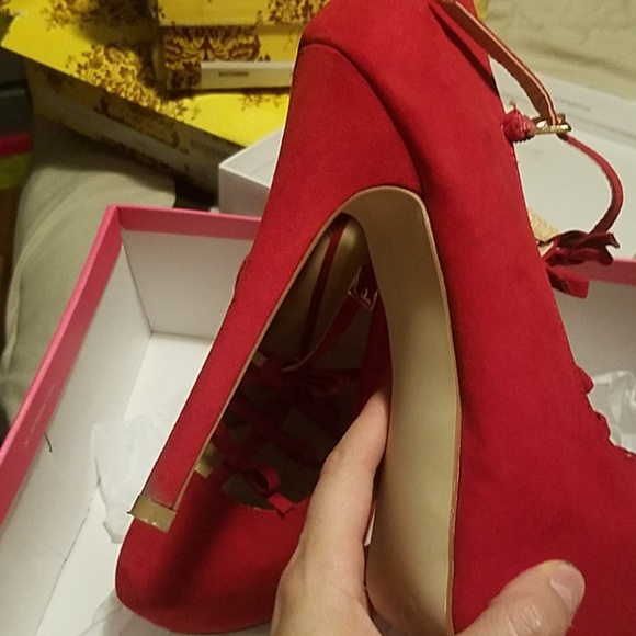 Heels - Picture 3 of 4